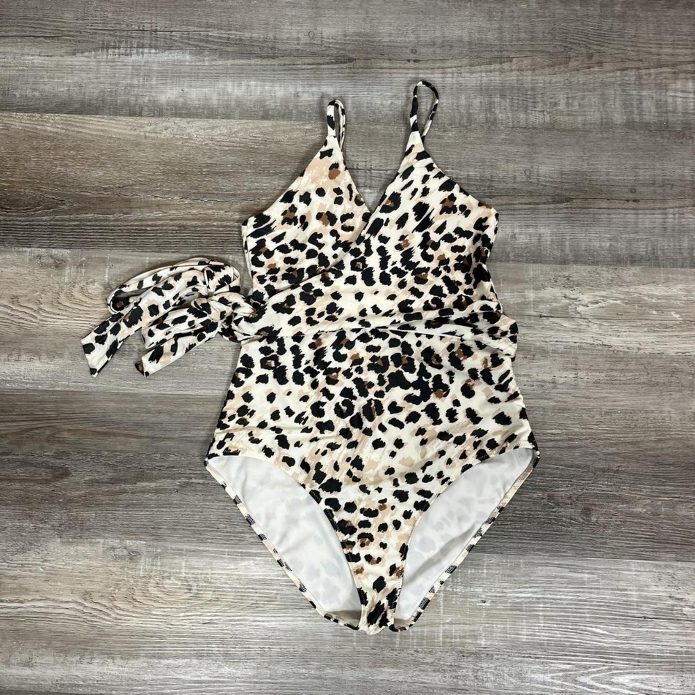 Aerie Women's Cream and Black Swimsuit-one-piece